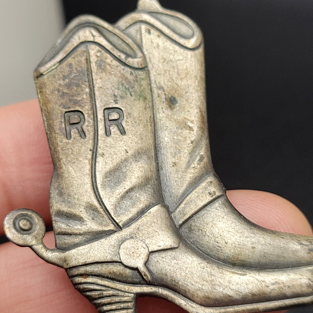 Vintage-Inspired Silver Cowboy Boot Brooch - Western Style - Picture 4 of 6
